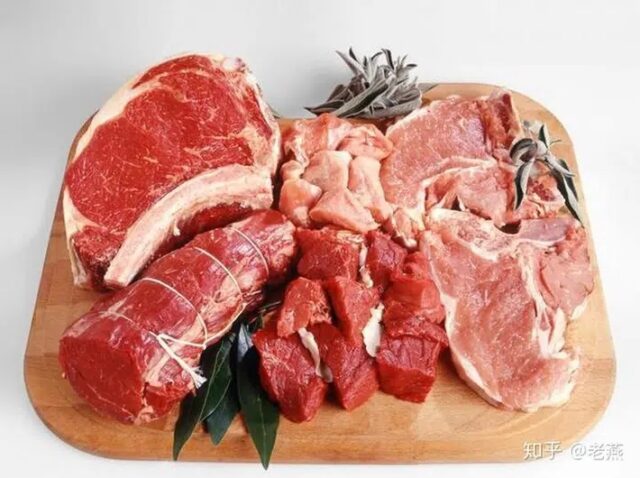 Thịt bò giúp giữ ấm cơ thể rất tốt nhưng không nên ăn nhiều.