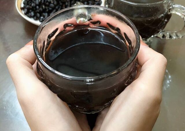 Cách dùng nước đậu đen mang lại hiệu quả tốt cho sức khỏe.