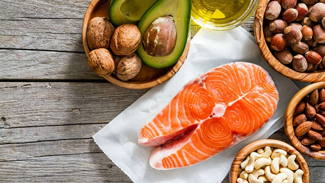 Bổ sung thêm omega 3 từ các thực phẩm dinh dưỡng như cá hồi, bơ..