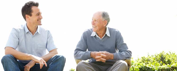 Điều trị tâm lý - trò chuyện là cách giúp người già dễ cai rượu hơn